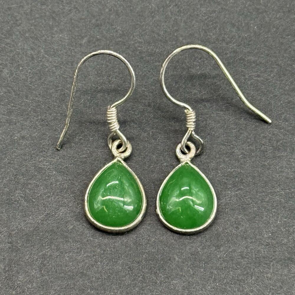 Vintage Sterling Silver Green Jade Chalcedony Teardrop Dangle Drop Earrings